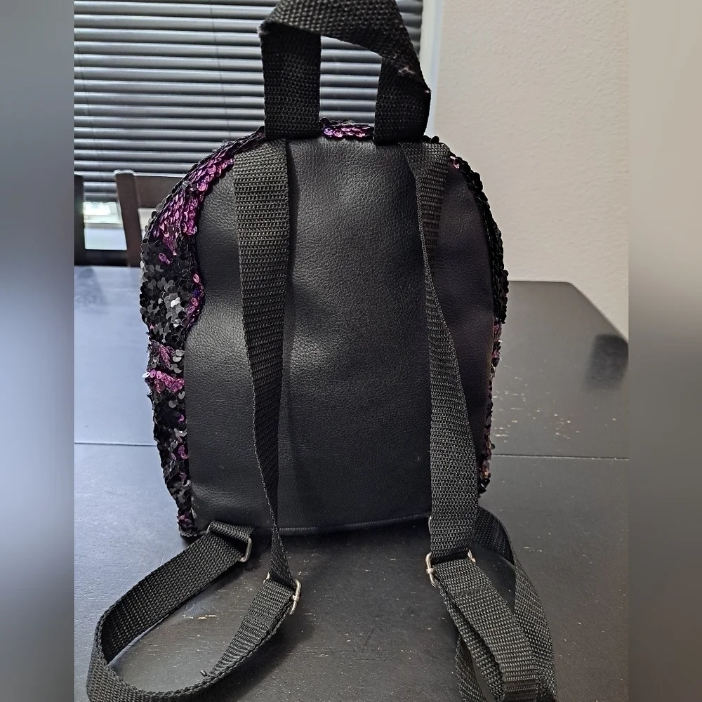 N/A black faux